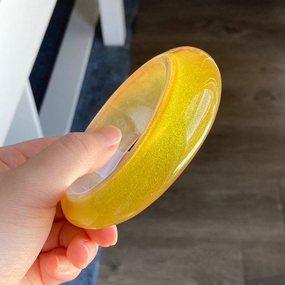 Vintage Chunky Asymmetrical Gold Lucite Bangle Bracelet - Picture 6 of 12